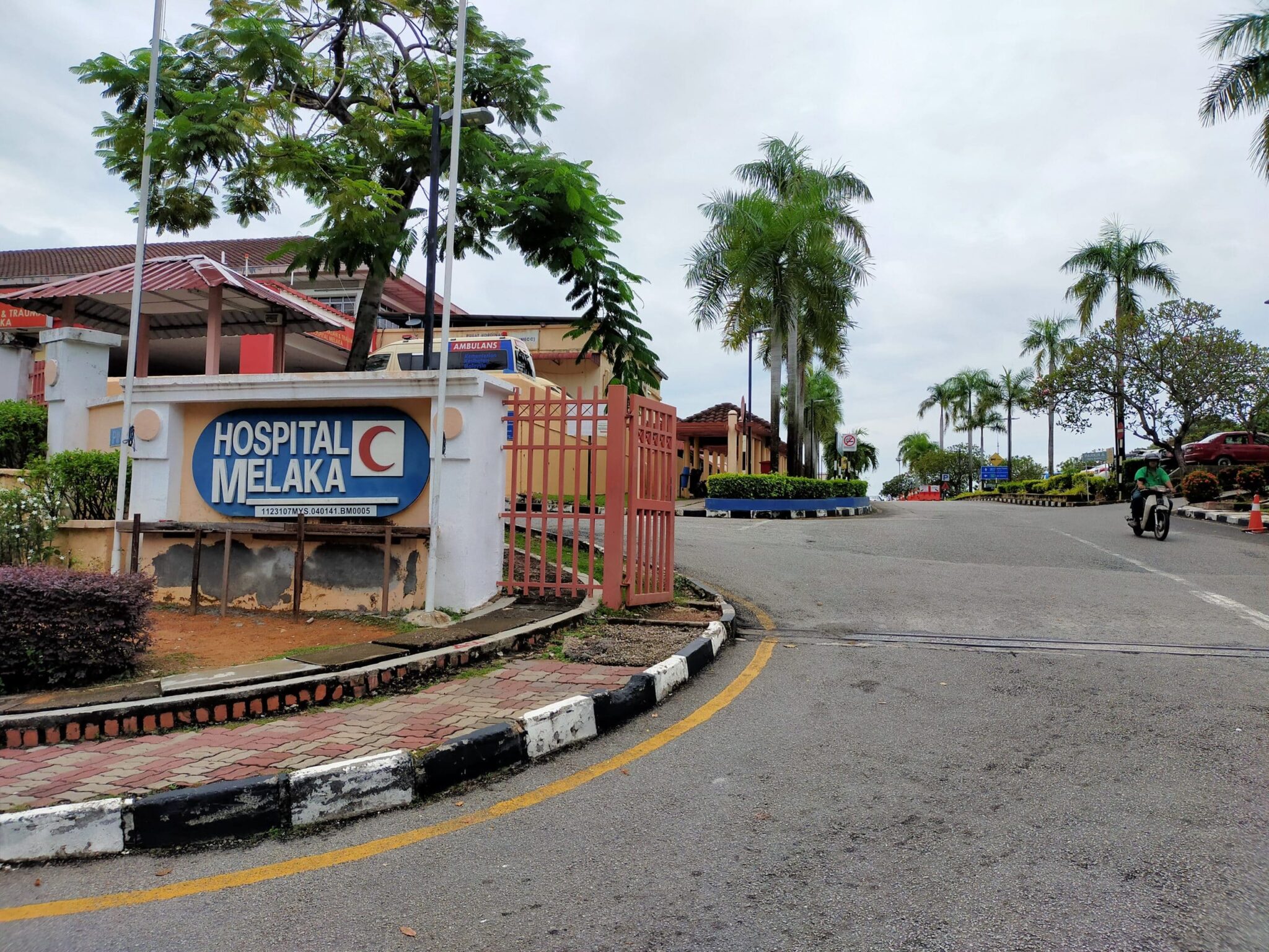 2 Beradik Bertengkar Tentang Persiapan Pengebumian Saat Jaga Bapa Nazak