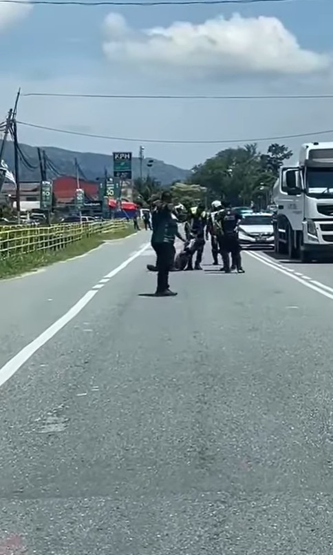 Lelaki Mundar-Mandir & Baring Atas Jalan, Rupanya Kemurungan Pemergian Isteri