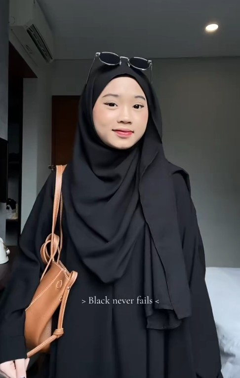 Gadis T20 Hina B40 Beli Barang, Rupanya Akaun Palsu…Tuan Badan Muncul Bersuara
