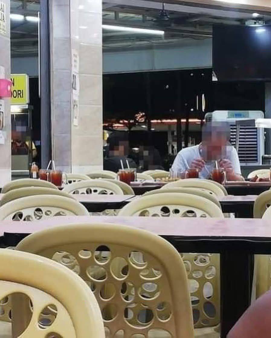 Datang 3 Kali Seminggu, Pakcik Pesan 8 Set Makanan, Berbual Dengan Kerusi Kosong