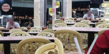 Datang 3 Kali Seminggu, Pakcik Pesan 8 Set Makanan, Berbual Dengan Kerusi Kosong