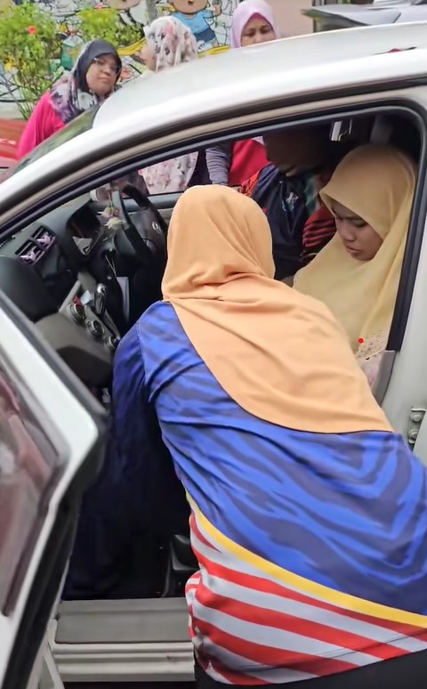 Rakan Sejawat Ikut Riuh Sekampung, Guru Tiba-Tiba Pecah Air Ketuban Di Sekolah