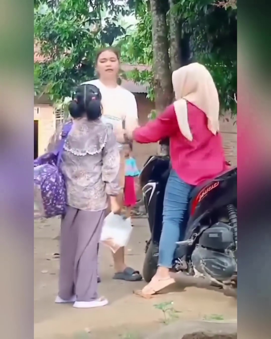 Ibu Tiri & Ibu Kandung Bertekak Enggan Jaga, Kanak-Kanak Bingung Dirinya Ditolak