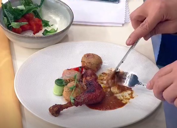 Sedang Rasa Bergedel Peserta, Juri Masterchef Nyaris Tertelan Serpihan Kaca