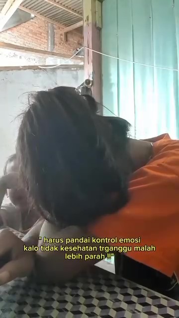 Anak Tantrum Enggan Disuap Makan, Ibu Hilang Sabar Terus Lempar Sebekas Nasi