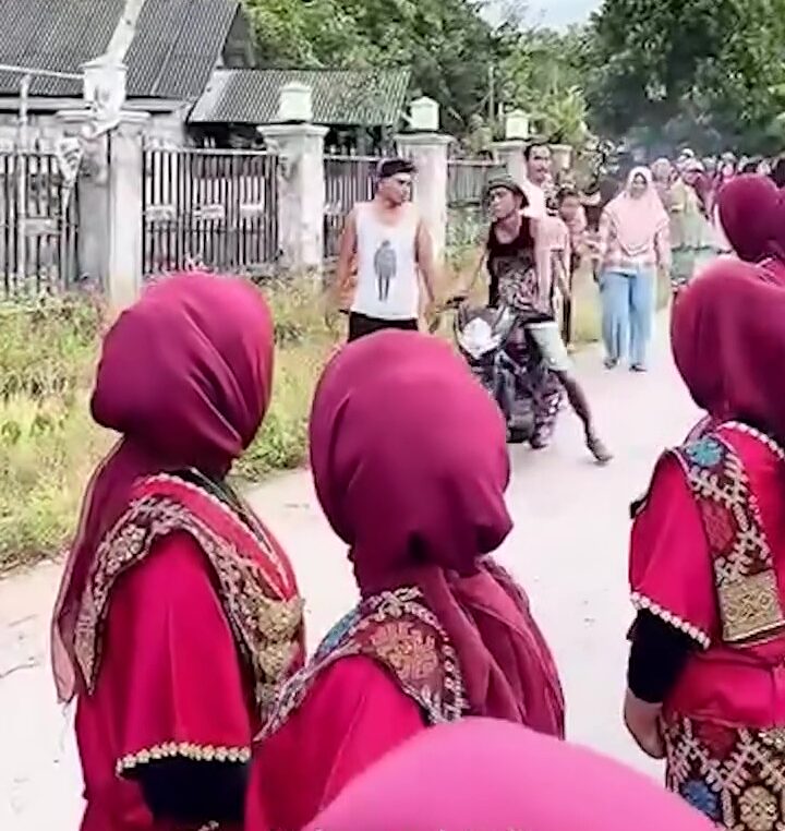 Lelaki Miskin Rem Motor Di Majlis Kahwin Anak Saudara, Terkilan Tidak Diundang