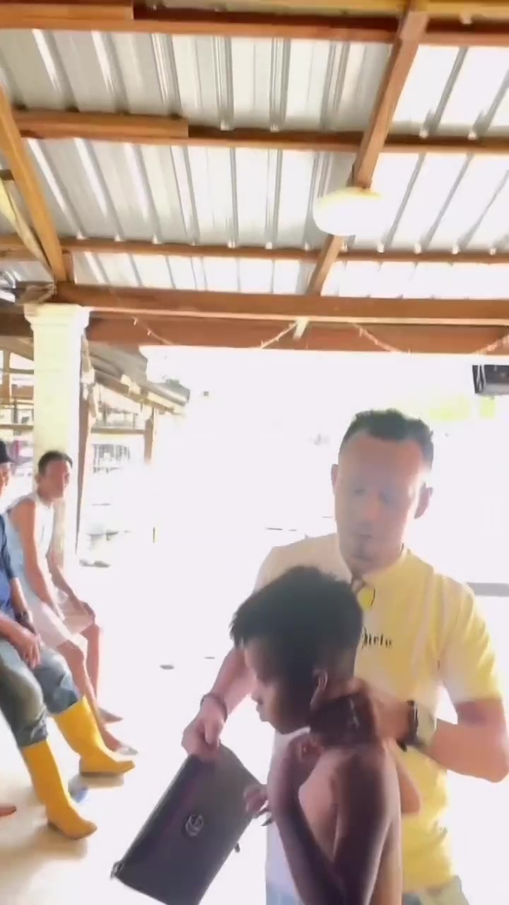 “Sampai Pecoh Pale, Melebih” Ibu Bapa Kesal Guru Baling Kotak Pensil Pada Anak
