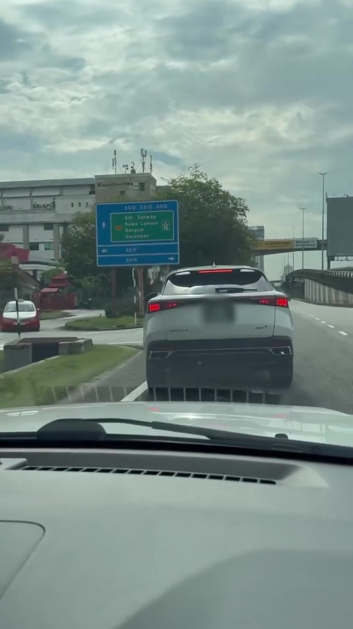 5X Pusing Jalan Sama, Suami Kejar Isteri & Lelaki Lain Hingga Ke Balai Polis