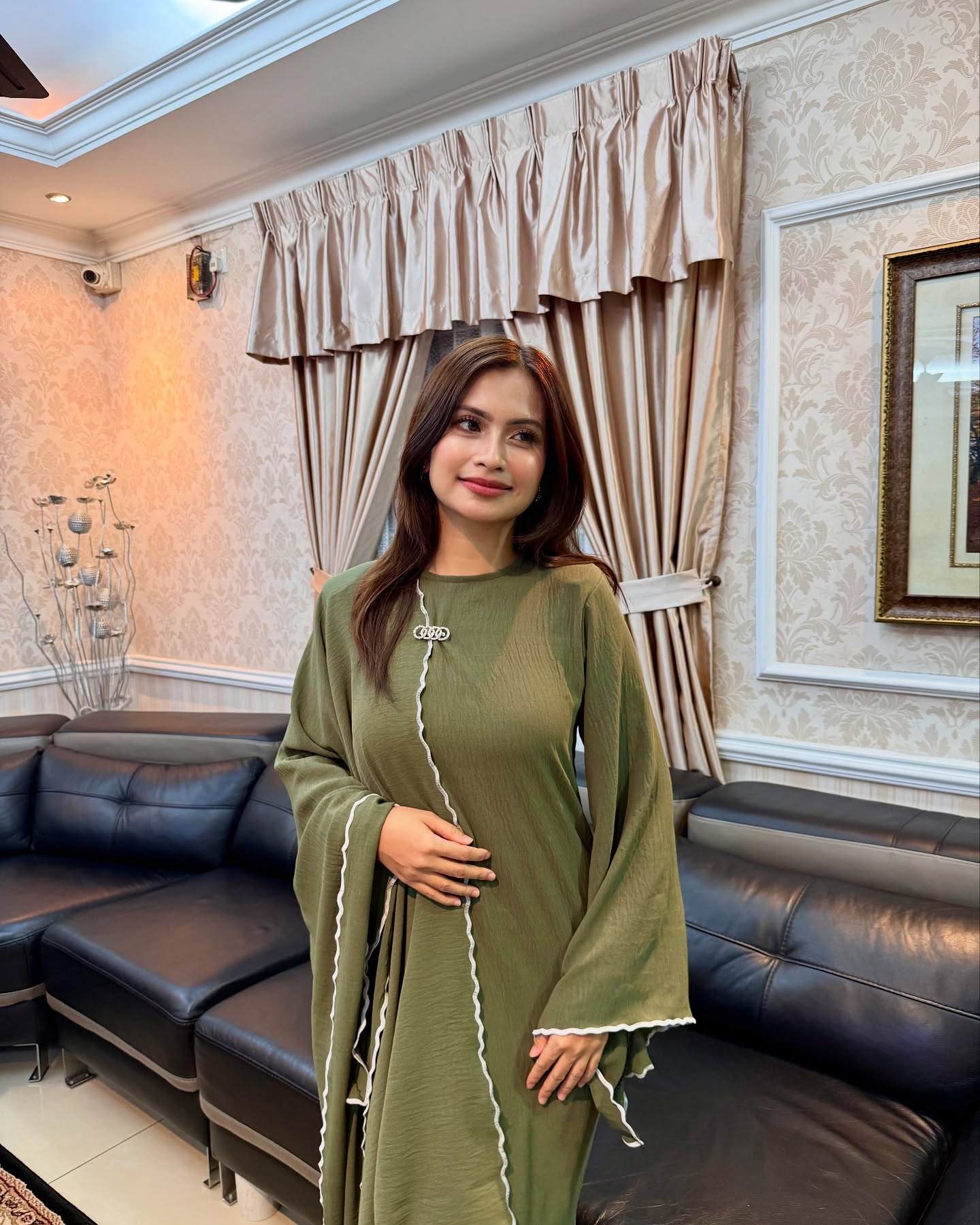 “Dia Jadi Balaci, Driver Tak Berbayar, Mana Tak Habis Duit Dia?” – Bella Dowanna