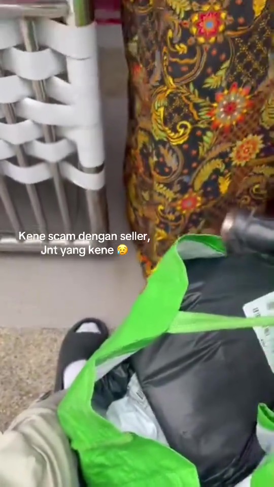 Pelanggan Koyak Parcel COD & Enggan Bayar, Siap Pesan Pada Rider “Jangan Menipu”