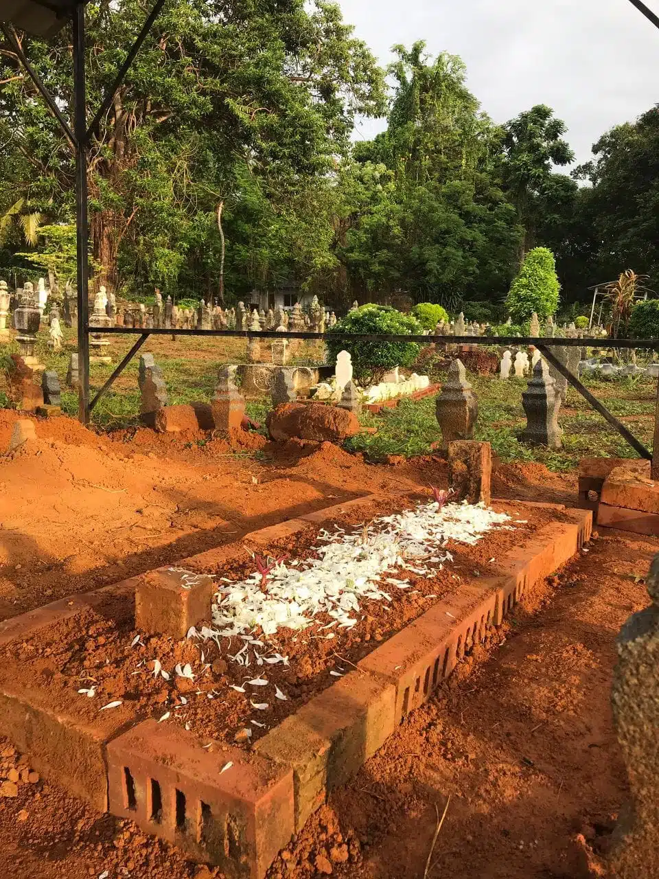 Abang Rebah Ke Longkang Ketika Adik Bersanding” Mandikan Dengan Tangan Berinai”