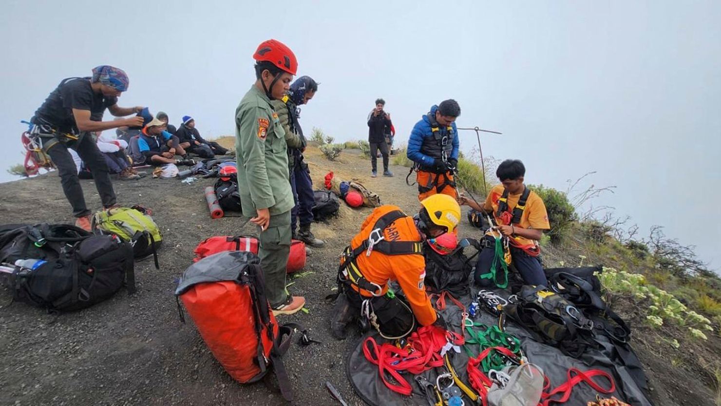 Tergelincir Dalam Kawah Gunung Berapi Indonesia, Penari ‘Tewas’ Setelah 4 Hari