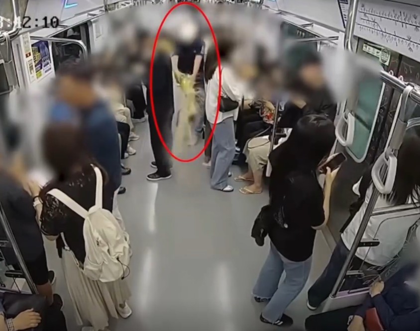 Tak Puas Hati Dengan Prosiding Cerai, Lelaki Curah Petrol Dalam Tren Penuh Orang