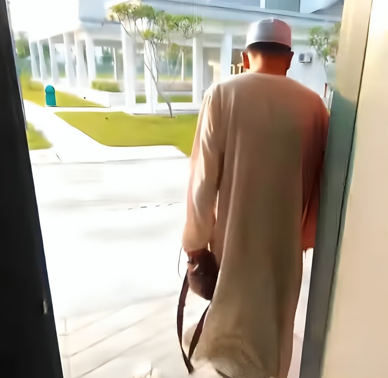 “Pakcik Tu Salah Seorang Penyumbang”, Bukan Guna Yuran Penduduk Bayar Bil – AJK