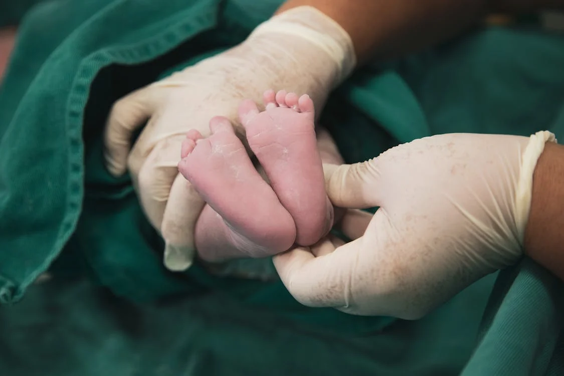 Baru Dilahirkan, Bayi Perempuan Seberat 4.08kg Dikesan ‘Hamil’ 2 Janin Kembar