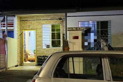 Ibu, Ayah & Anak Autistik Ditemui Reput Di Bilik Tidur, Ada ‘Kesan’ Pada Tangan