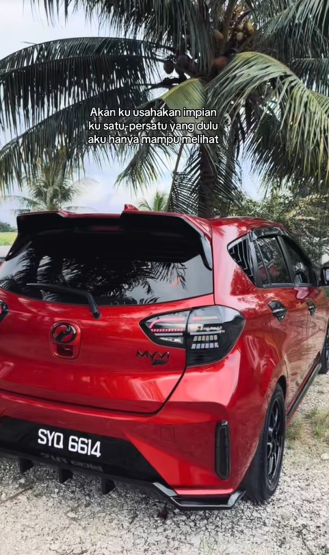 Pakcik Tiada Duit Beli Bateri Tolak Kereta Rosak, Myvi ‘Lunyai’ Di Petak Parking