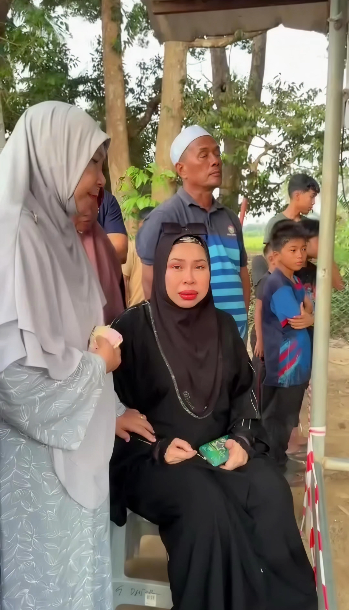 ‘Bau Harum Tak Dapat Diungkap’ – DSV Sebak Di Pusara Nurly