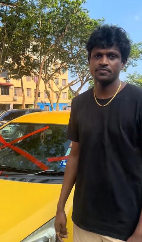 Kesal Tempat Parking Diambil, Orang Tua Tampal Sellotape Merah Pada Kereta Jiran