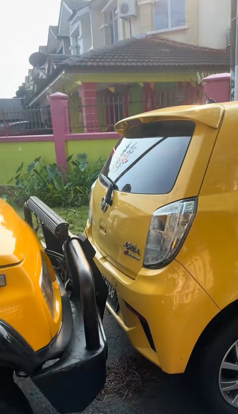 Kesal Tempat Parking Diambil, Orang Tua Tampal Sellotape Merah Pada Kereta Jiran