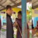 Peniaga Baju Batik Dihina, Guru Besar Tiba-Tiba Ambil Gunting Mahu Potong Rambut