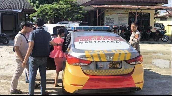 Remaja Akhiri Hayat Ibu Ketika Solat Zohor, Bagi 2 Adik Ke Jiran & Akui Dirasuk