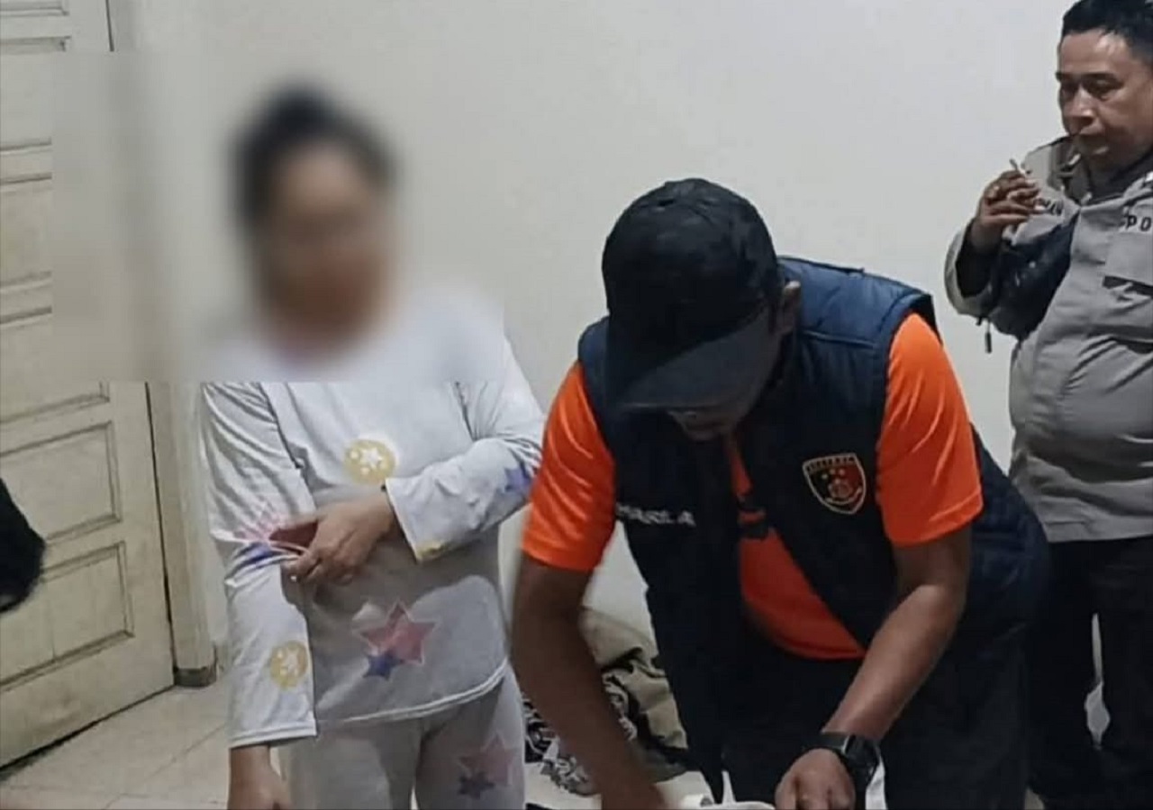 Doktor Gigi Berduaan Dengan ‘Pucuk Muda’, Suami & Anak Ikut Serbu Bilik Sewa