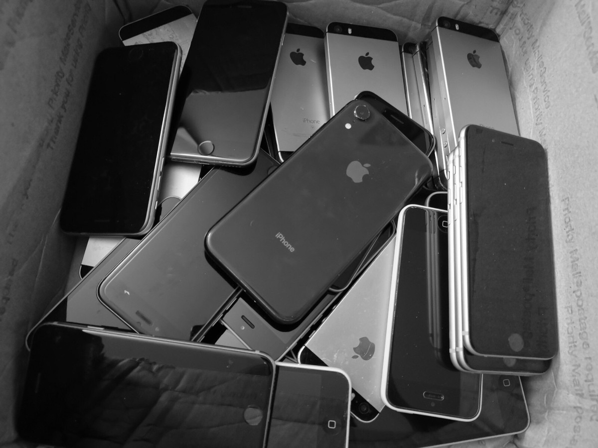 26 Buah IPHONE Digam & Melekat Pada Kulit, Pemergian Misteri Wanita Dalam Bas