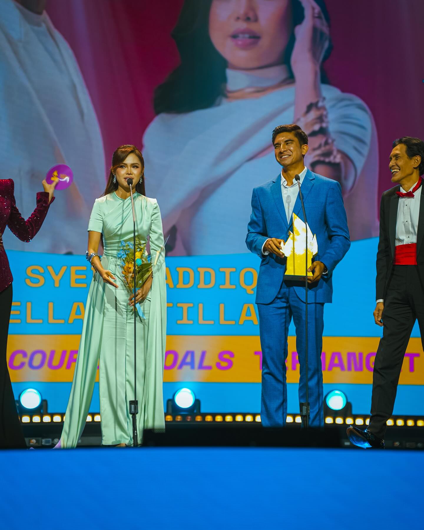 Seolah Mengundang Trauma, Netizen Kesal Bella Diatur Beri Anugerah Kepada Sophia
