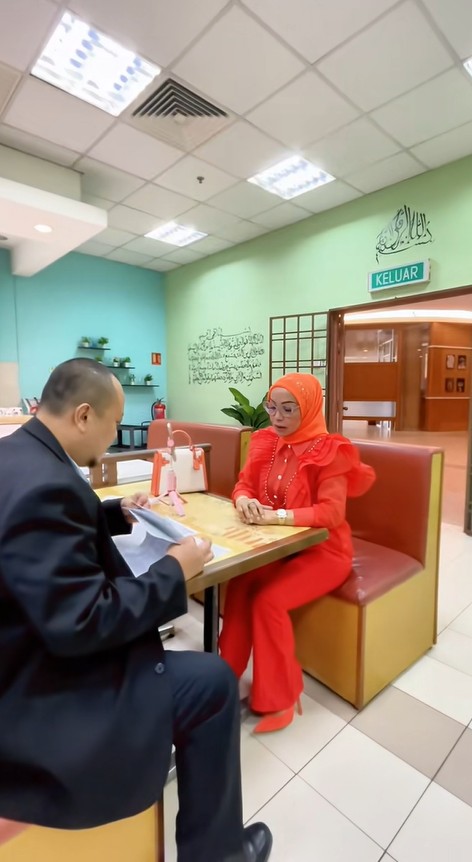 Makcik Kemboja Diceraikan Menerusi LIVE TikTok, Suami Tulis Lafaz Talak 5 Kali