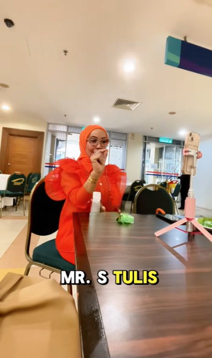 Makcik Kemboja Diceraikan Menerusi LIVE TikTok, Suami Tulis Lafaz Talak 5 Kali