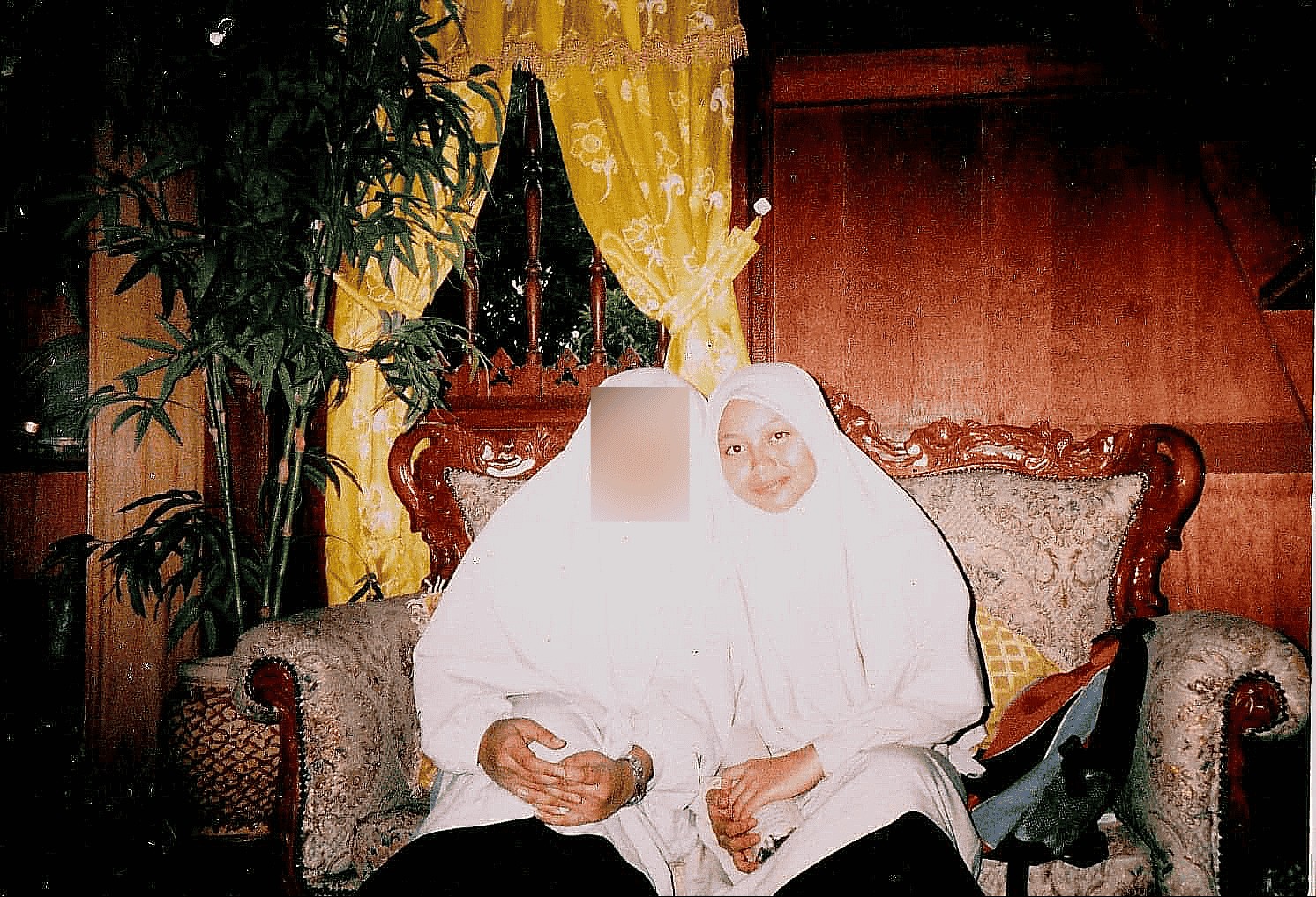Warden Tengok Je Anak Kena Kunyah Kertas, Makan Rendang Basi Oleh Pelajar Senior