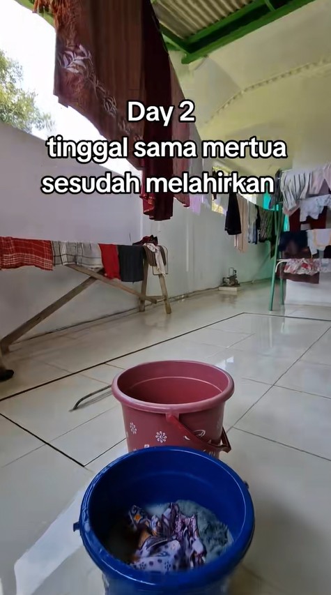 Berpantang Rumah Mentua, Bayi Dibedung Ketat & Berlapis Hingga Kulit Berbekas