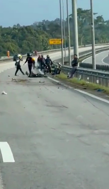 Peserta RXZ Member Buat Aksi ‘Superman’ Berkumpulan Sebelum Insiden Berlaku