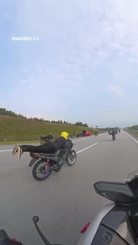 Peserta RXZ Member Buat Aksi ‘Superman’ Berkumpulan Sebelum Insiden Berlaku