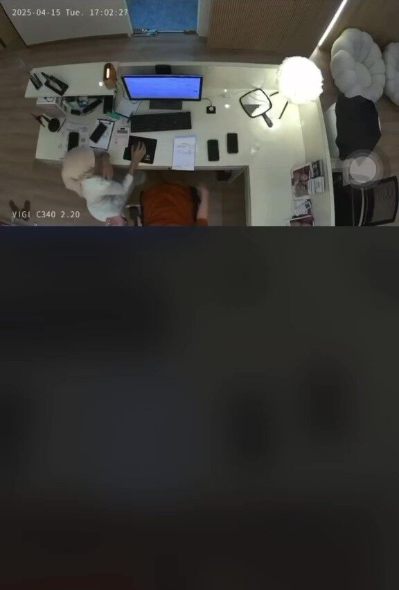 Tular Rakaman CCTV Doktor Sama Pegang Mesra & Ajak Staf Lain Masuk Bilik