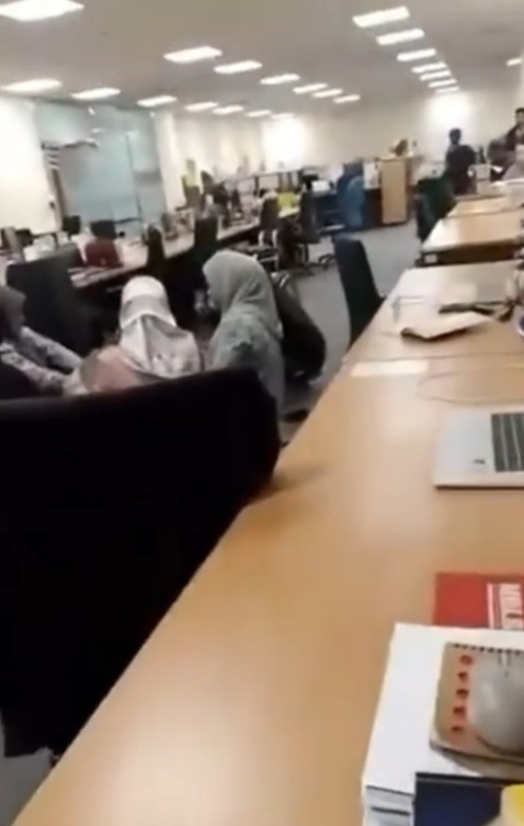 Pejabat Kerajaan Dikacau Lagi, Pekerja Wanita Dirasuk Mengilai Berulang Kali