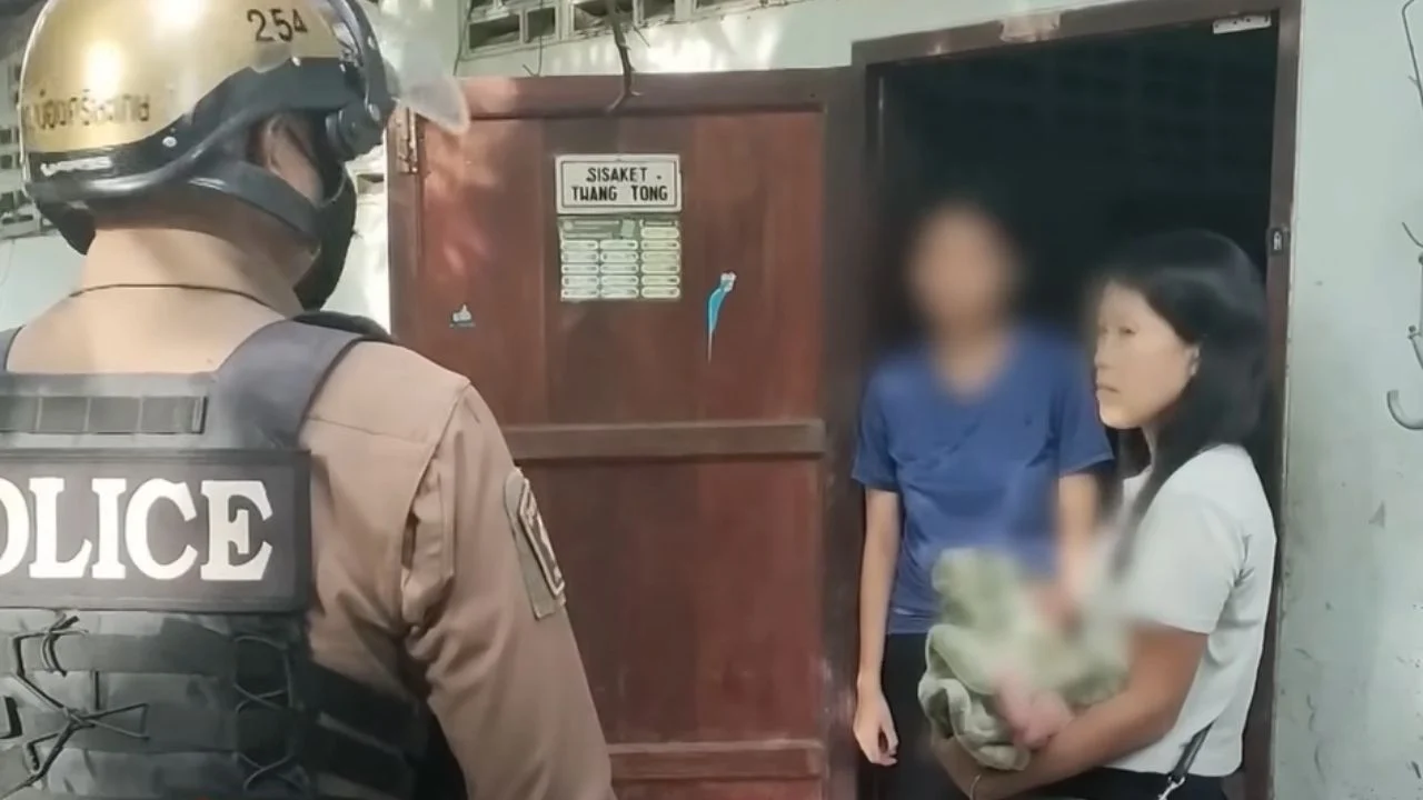 Budak 12 Tahun Lapor Polis Terjumpa Bayi Depan Rumah, Rupanya Dialah Ibu Kandung