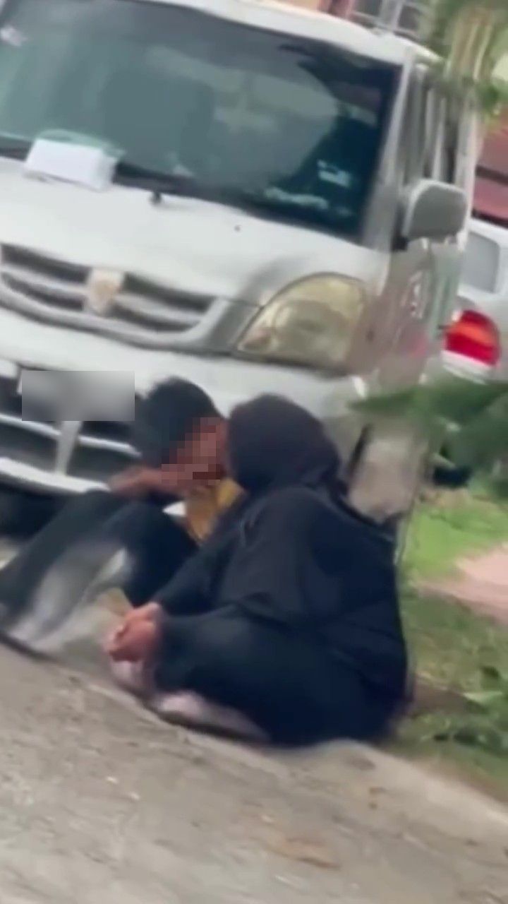Pelajar Lelaki Form 5 Dianiaya Gadis Sebaya : Cubit, Pintal Jari, Cengkam Rambut