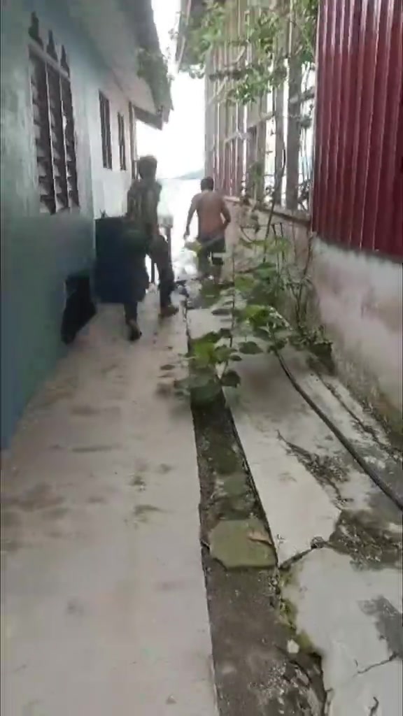 Lelaki Mengintai Tandas Chalet, Lintang Pukang Lari Sebelum Berjaya Ditangkap