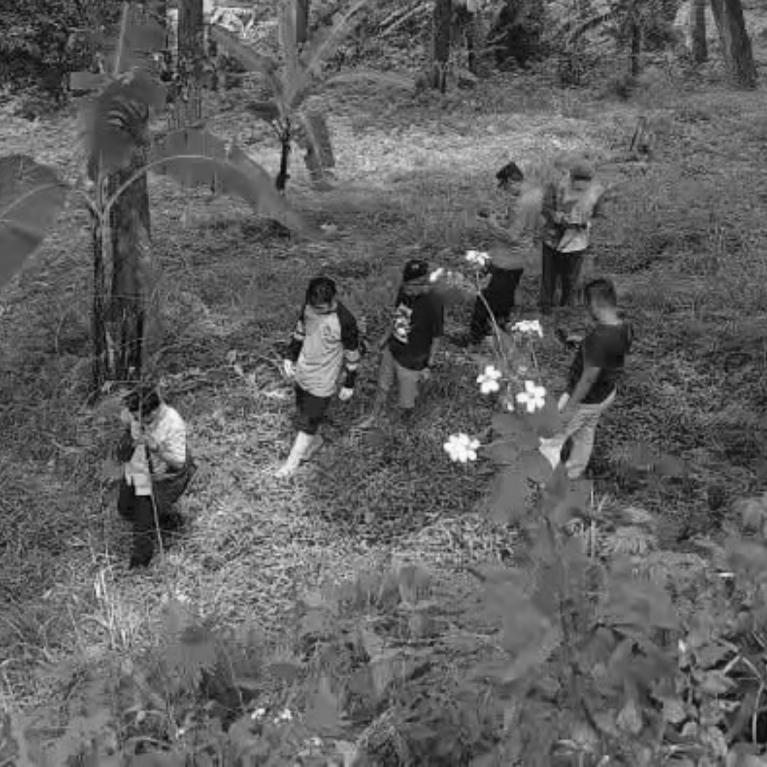 Tapak Kaki Sepanjang 22CM, Puluhan Daging Manusia Ditemui Bersepah Dalam Semak