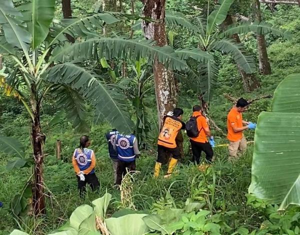 Tapak Kaki Sepanjang 22CM, Puluhan Daging Manusia Ditemui Bersepah Dalam Semak