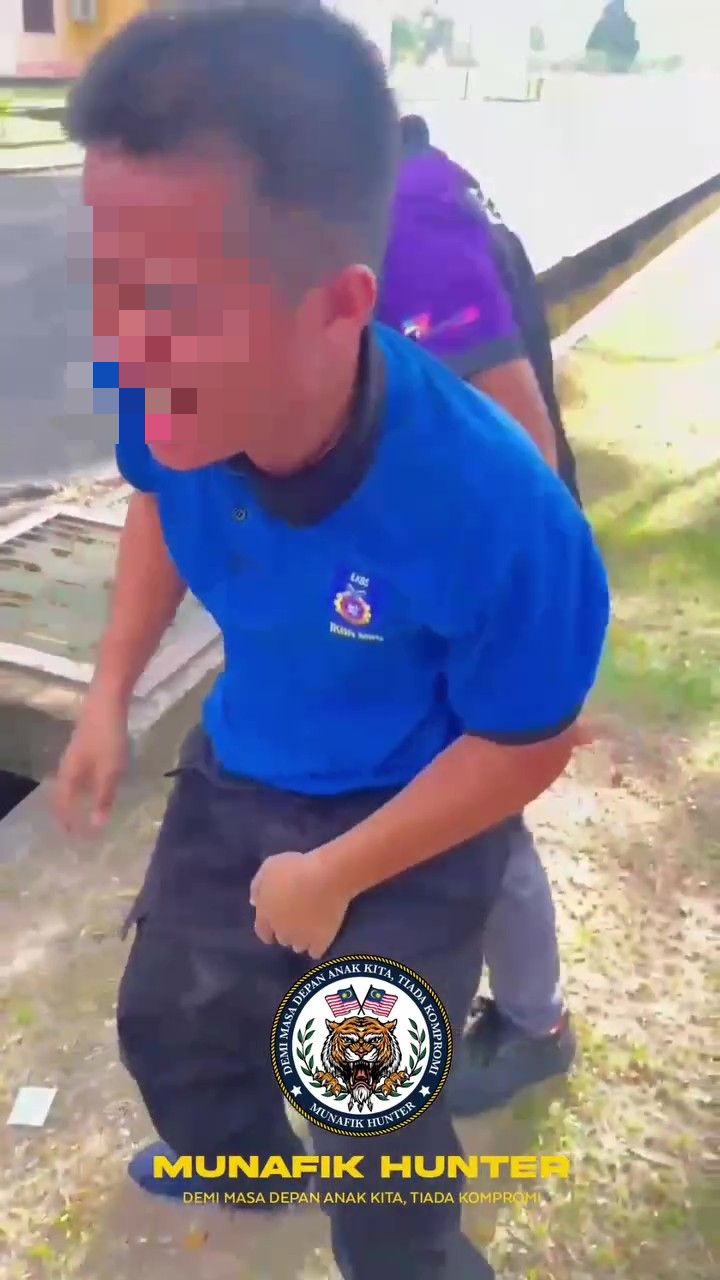 Pelajar IKBN Diganggu Rakan, Badan Diangkat, Celah Paha Ditarik Ke Tiang Besi