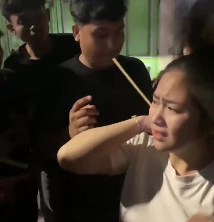 Mahu Ambil Garpu Di Kedai Makan, Wanita Cuak Anak Panah Sesat Terkena Leher