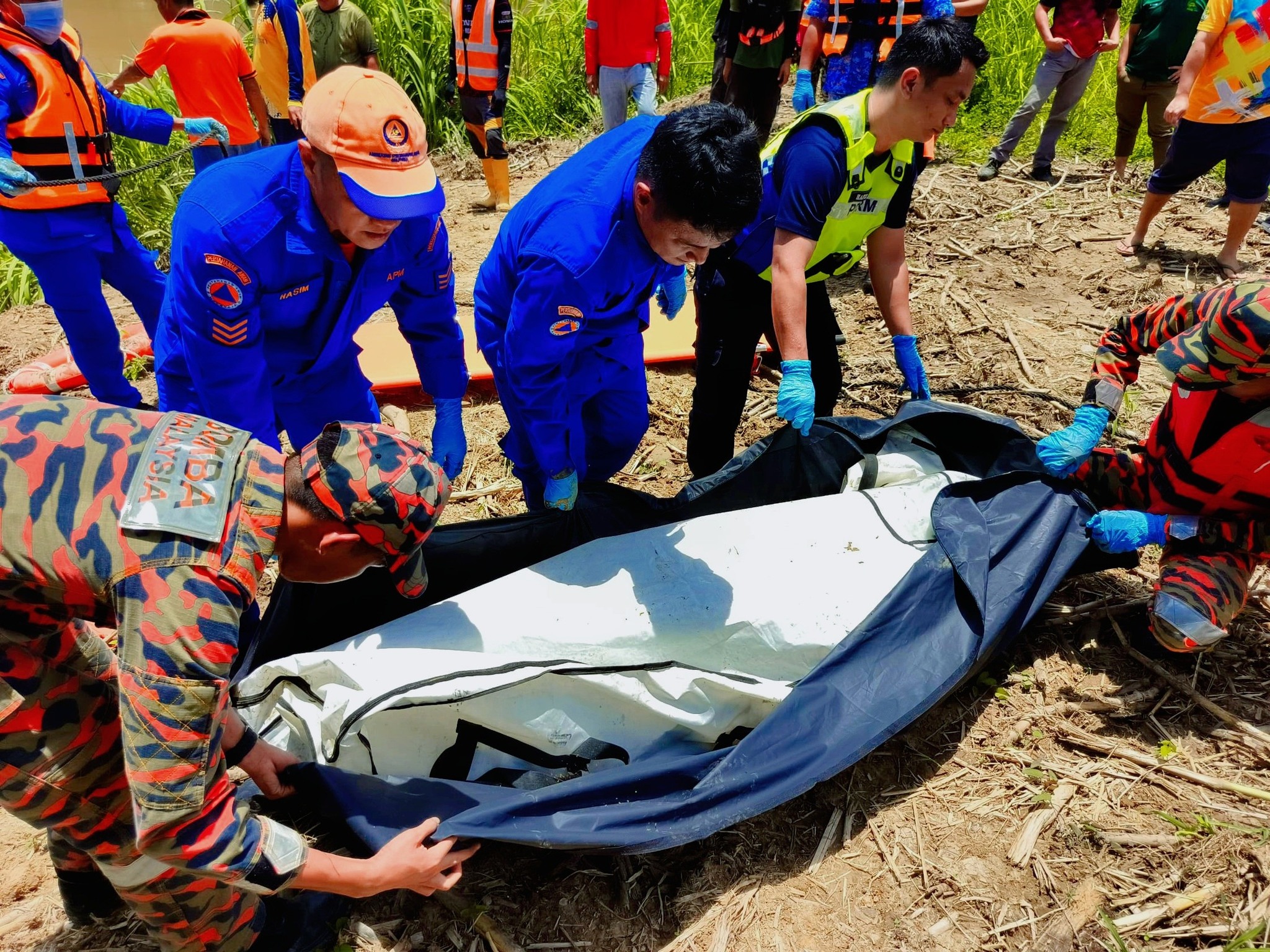 Polis Dedahkan Andi Minta Isteri Hentikan Kereta, Lari Keluar & Meluru Ke Sungai