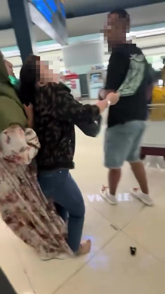 Bakal Jalani Rawatan Hamil, Isteri Tangkap Suami & Skandal Di Lapangan Terbang