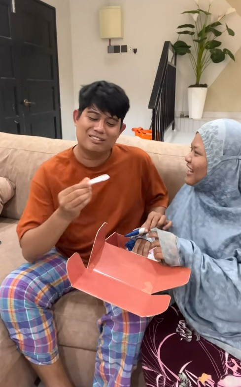 Setahun Diet, Penantian 6 Tahun Berakhir…Beby Tora Kongsi Berita Kehamilan