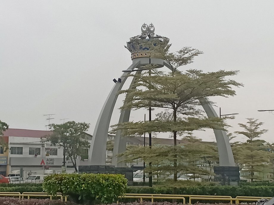 Maklum Pada Isteri Kursus Di Batu Pahat, Pegawai Gred 52 Dicekup Dengan Janda