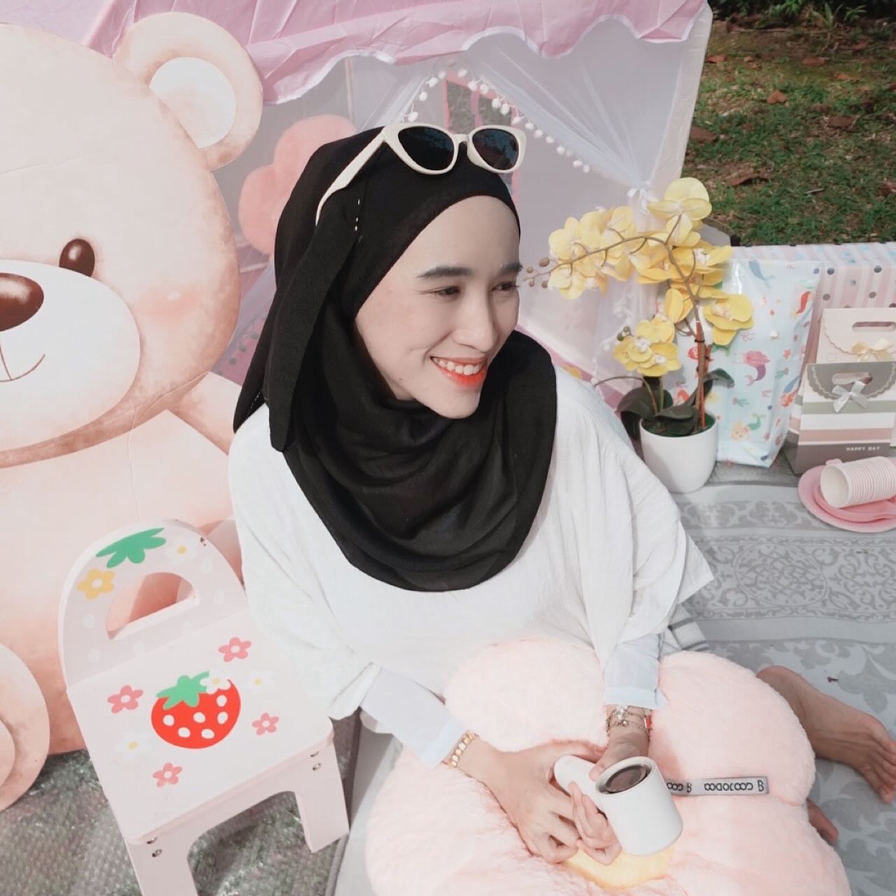 Terduduk Atas Tar Dengan Stokin Pantang, Nurin Dedah Video Lagi, SD Card Dibuang