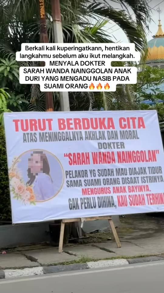 Pelajar Kedoktoran Skandal Dengan Suami Orang, Isteri Tayang Guna Papan Banner